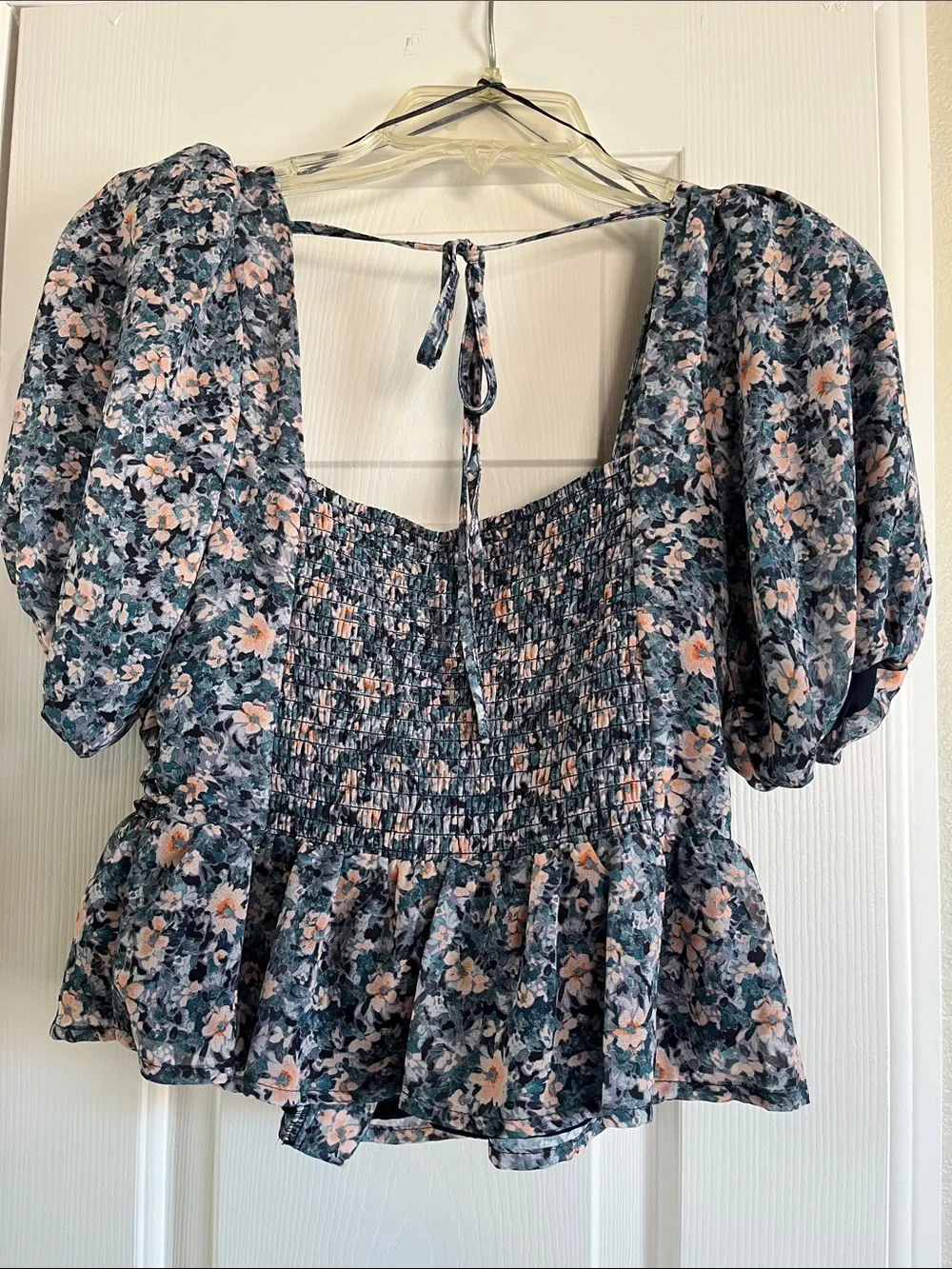 NWOT Astr Floral Smocked Peplum Puff-Sleeve Top - Navy & Peach